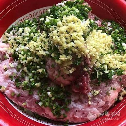油炸猪肉丸子的做法