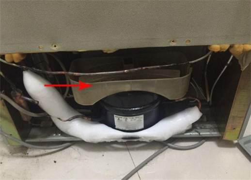 冰箱里面有水是什么原因