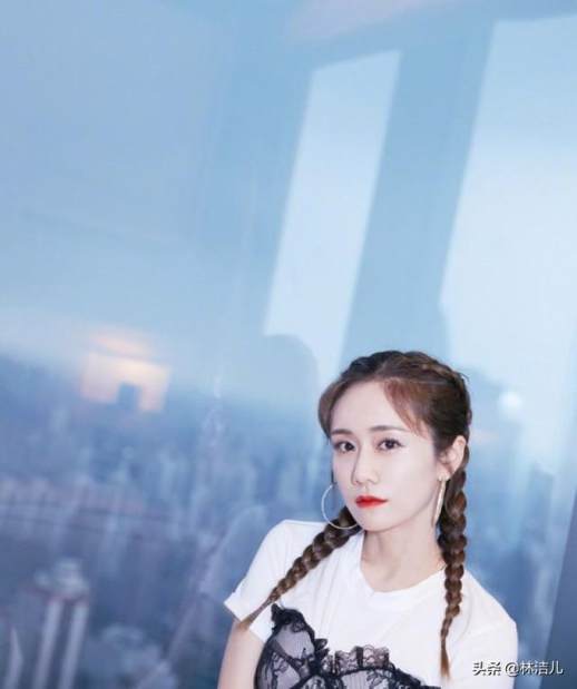 双麻花辫的编法图解