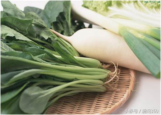 凤梨不能和什么一起吃