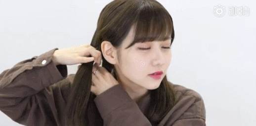 双麻花辫的编法图解