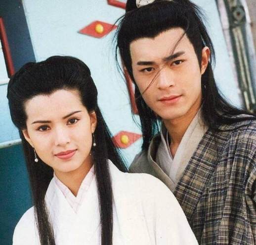美人尖适合什么发型