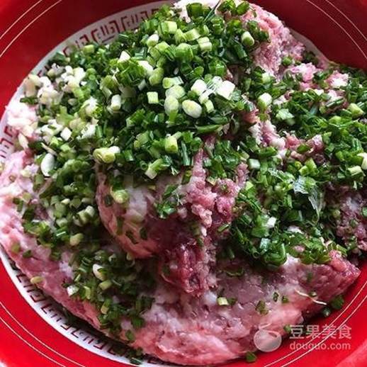 油炸猪肉丸子的做法