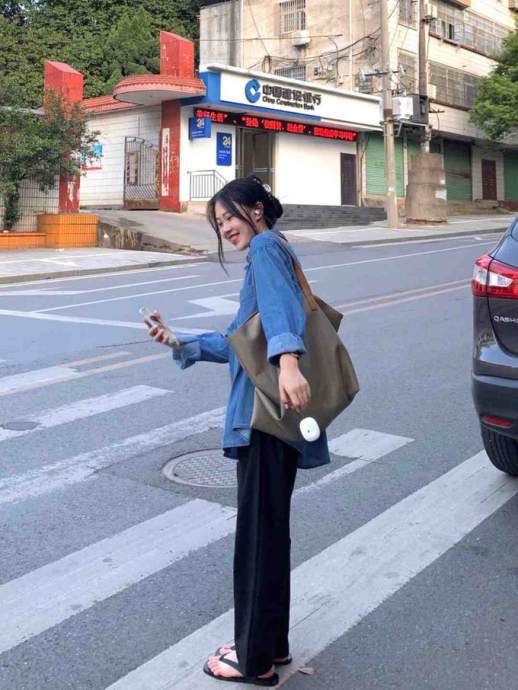 牛仔衬衫如何搭配