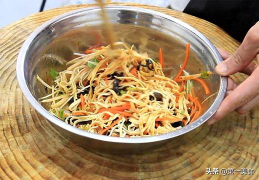 凉拌豆腐皮的简单做法