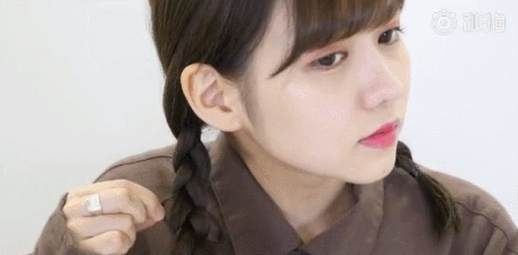 双麻花辫的编法图解