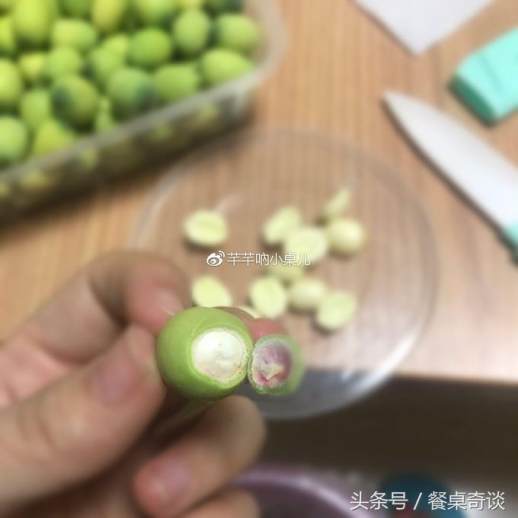 剥莲子的技巧