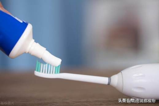 牙膏去除透明胶带的胶