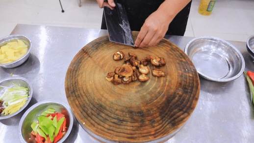 土豆香菇炖鸡块