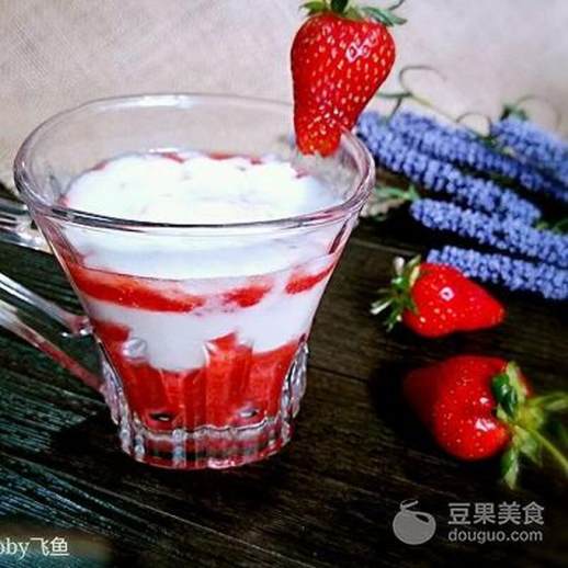 草莓奶昔的做法