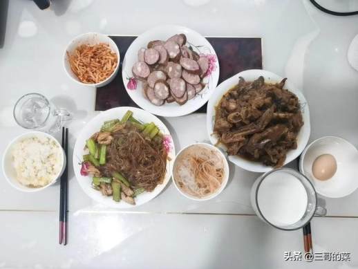 芹菜炒粉条的做法