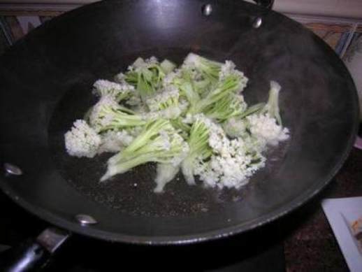 炒菜花用焯水吗 炒菜花用焯水吗