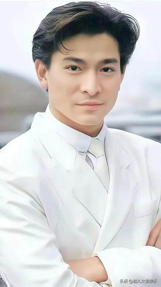 美人尖适合什么发型