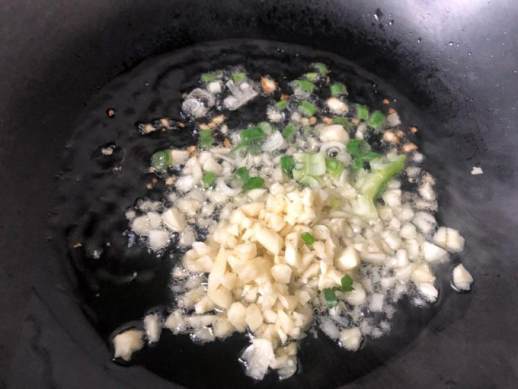炒鸡腿菇的做法