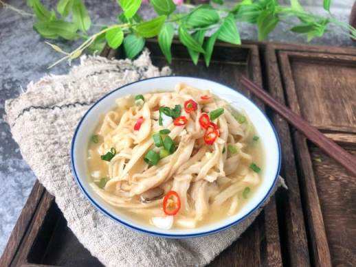 炒鸡腿菇的做法