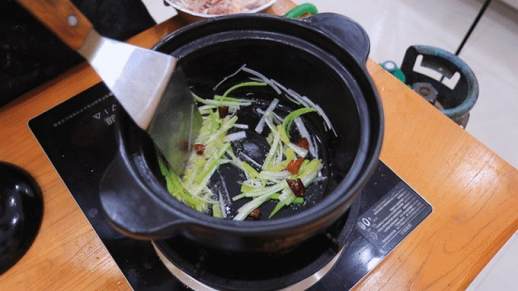 土豆香菇炖鸡块
