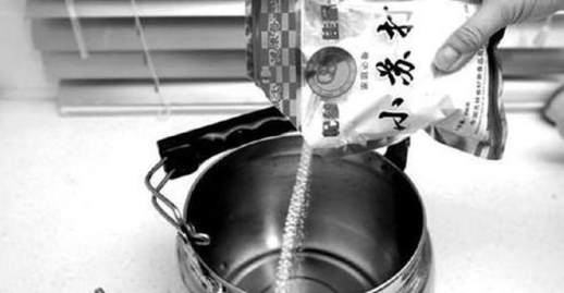 很硬的水垢清除妙招
