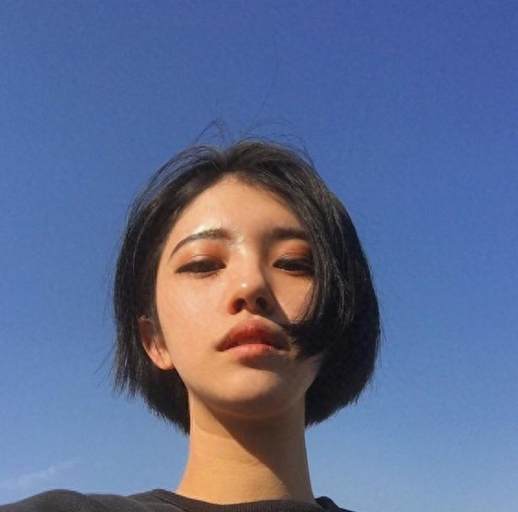 短发头像女生高冷图片