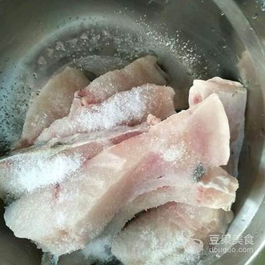 炸鱼的做法