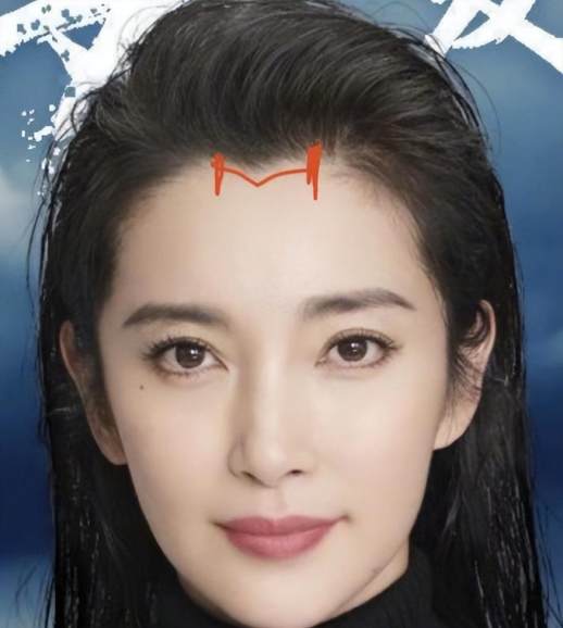 美人尖适合什么发型