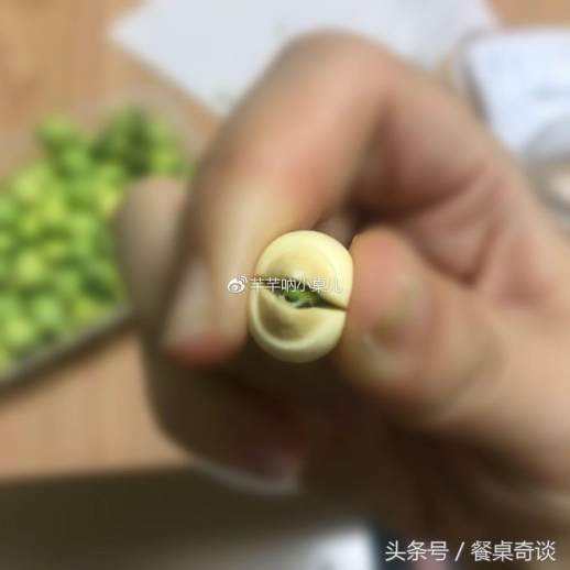 剥莲子的技巧