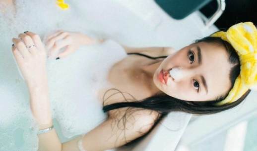 本是无意穿堂风