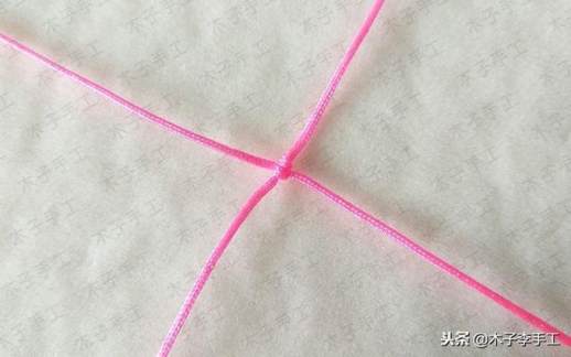 一根头绳打蝴蝶结图解