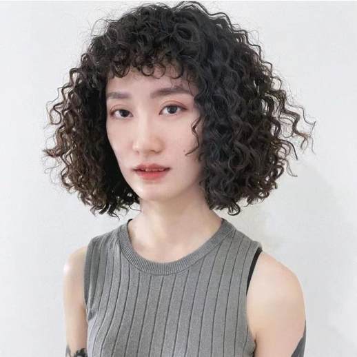 发量多适合什么发型