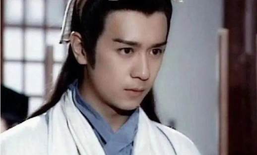 美人尖适合什么发型
