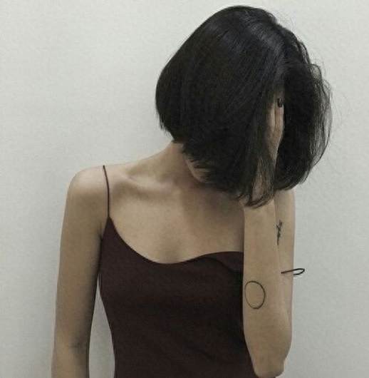 短发头像女生高冷图片