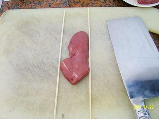 腰花怎么切图解_猪腰花切好的步骤