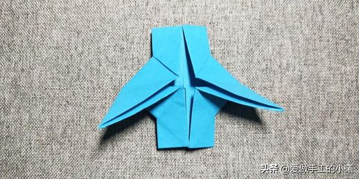 纸衣服的折法_衣服折法简单又快又好看