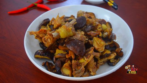 炒鸡肉怎么做好吃_鸡肉和什么炒比较好吃
