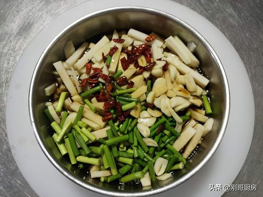 苤蓝咸菜的腌制方法_苤蓝咸菜怎么做