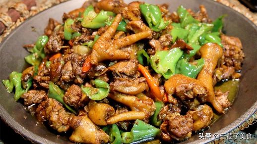 青椒辣子鸡的家常做法_四川正宗青椒辣子鸡
