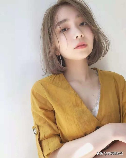 圆脸烫什么卷发好看_女人圆脸发型图片