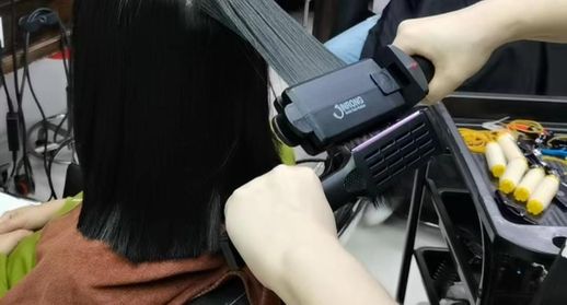 自然卷头发变直小妙招_头发卷曲毛躁怎么恢复直发
