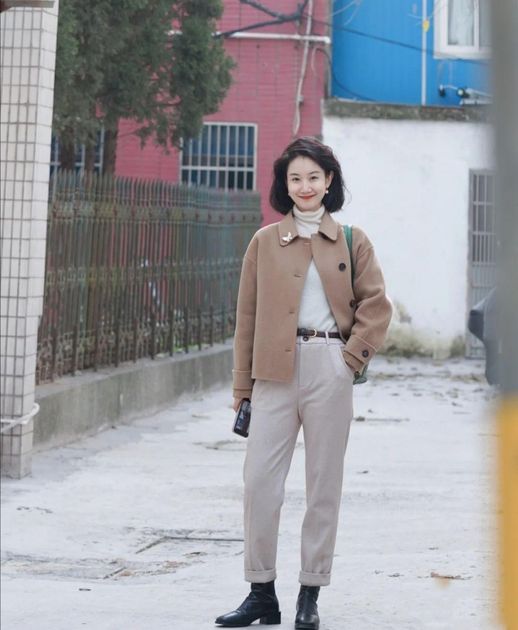 直筒裤配什么鞋_黑色直筒裤搭配图片