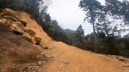 车上颠簸一下滑了进入_车辆上下颠簸