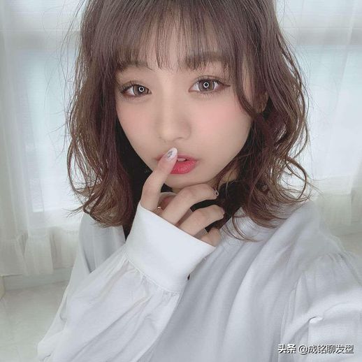圆脸烫什么卷发好看_女人圆脸发型图片