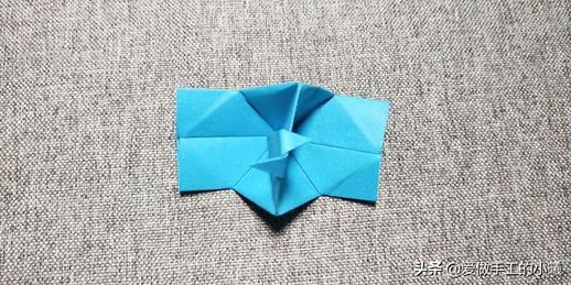 纸衣服的折法_衣服折法简单又快又好看