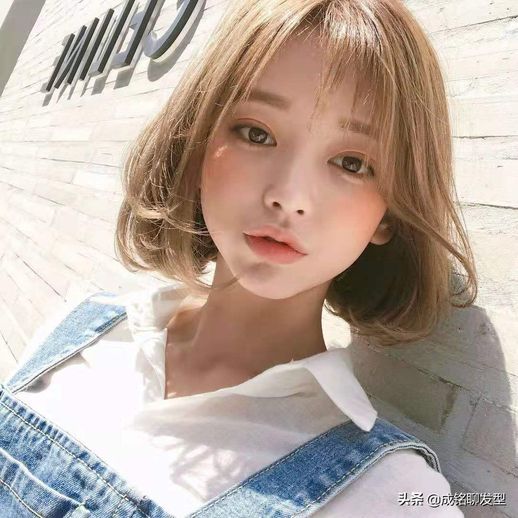 圆脸烫什么卷发好看_女人圆脸发型图片