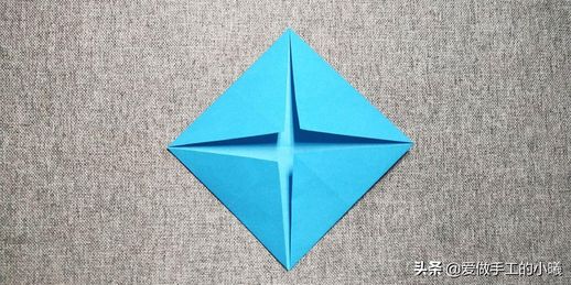 纸衣服的折法_衣服折法简单又快又好看
