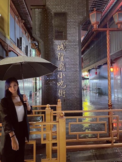 上海小吃一条街在哪里_上海当地人去的小吃街有哪些