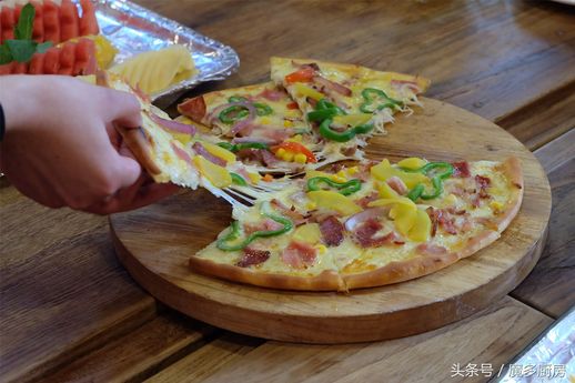 怎么做披萨_披萨的用料及制作方法