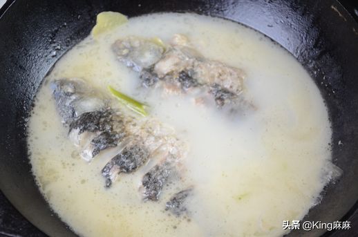 炖鱼汤的做法_草鱼做法家常做法