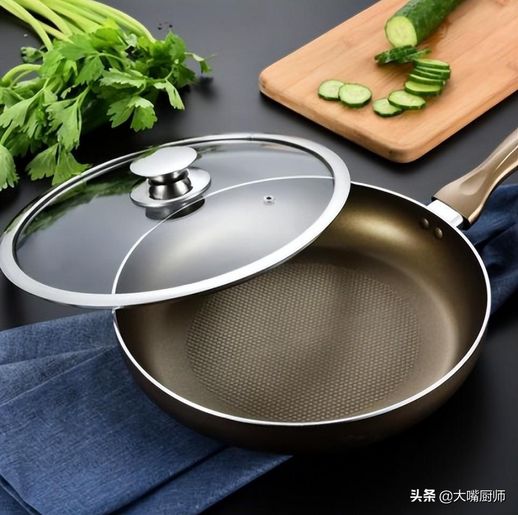 不粘锅涂层脱落还能用吗_不粘锅涂层不小心弄破了一点
