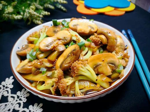 菜花和什么一起炒好吃_菜花和啥搭配炒佳