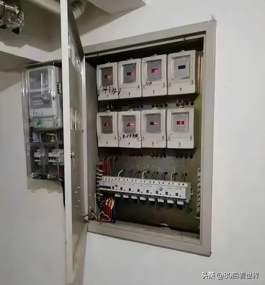 电表脉冲灯闪的很快_电表脉冲指示灯闪
