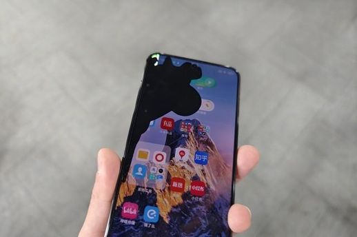 手机屏幕漏液能撑多久_屏幕有个角黑了会蔓延吗